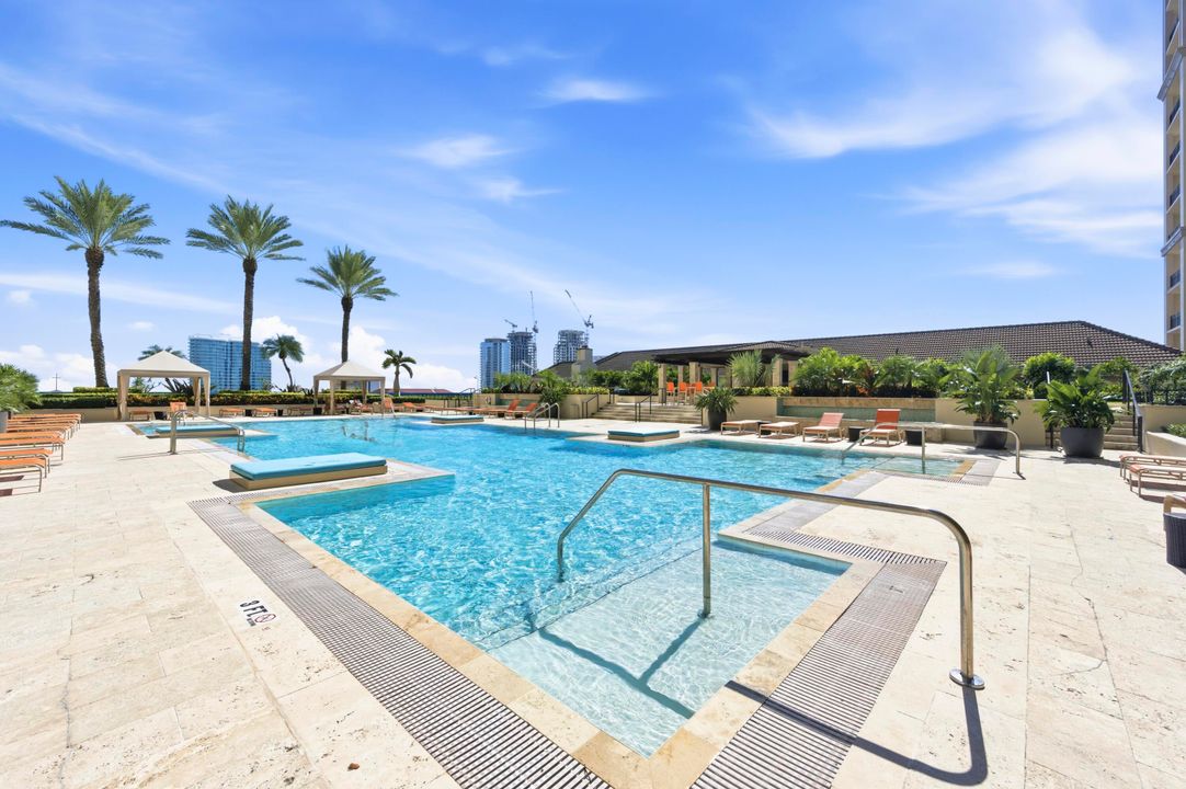 For Sale: $1,350,000 (2 beds, 2 baths, 1696 Square Feet)