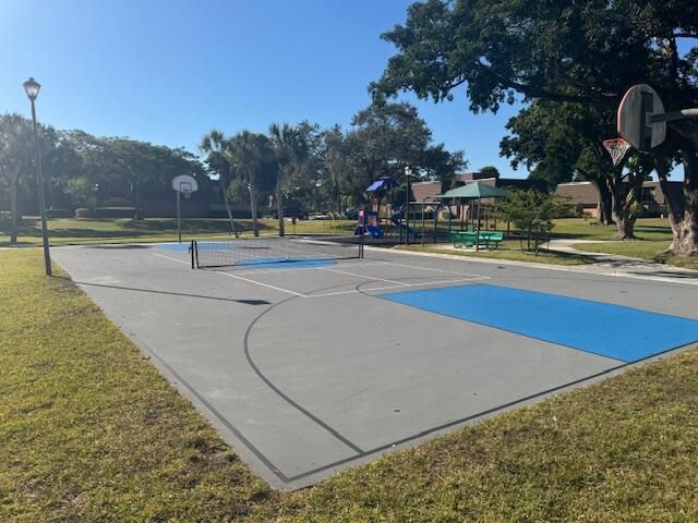 Под контрактом: $2,250 (2 спален, 2 ванн, 1235 Квадратных фут)