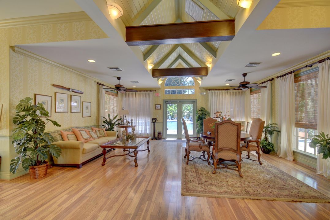 Active With Contract: $2,300 (2 beds, 2 baths, 948 Square Feet)