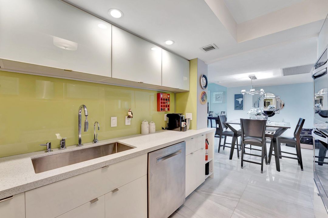 For Rent: $5,000 (2 beds, 2 baths, 1120 Square Feet)