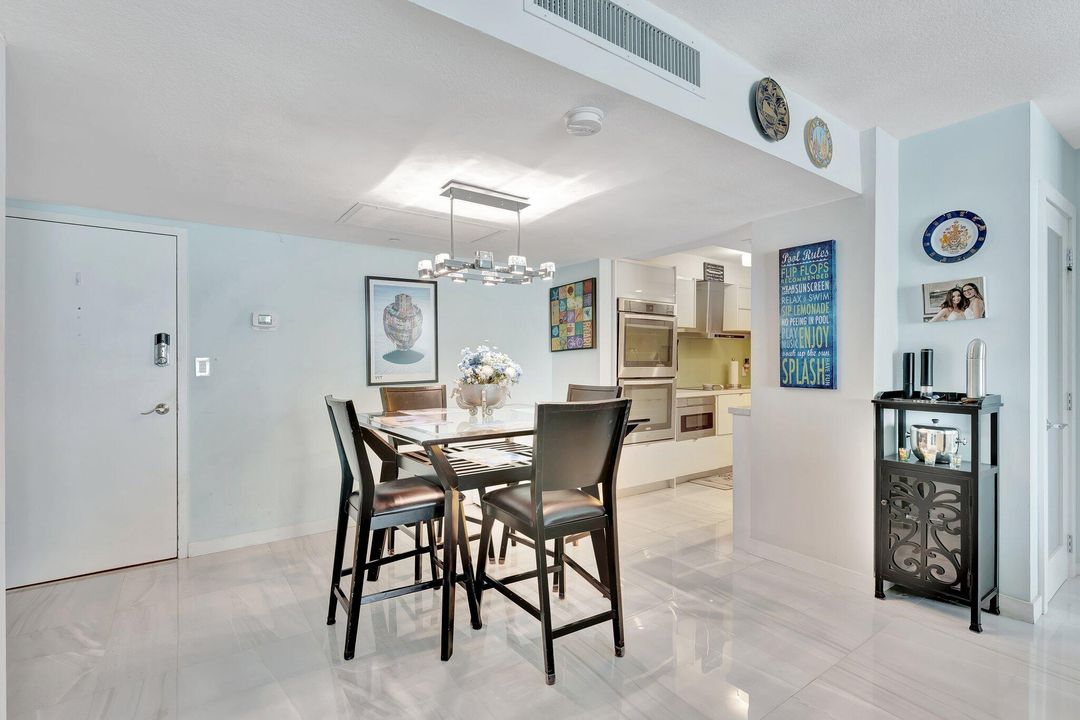 For Rent: $5,000 (2 beds, 2 baths, 1120 Square Feet)