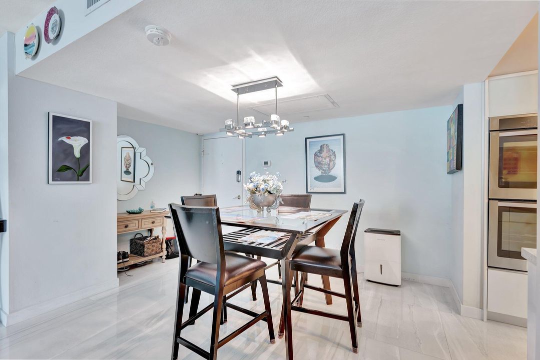 For Rent: $5,000 (2 beds, 2 baths, 1120 Square Feet)