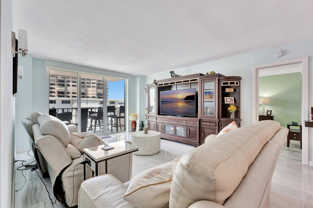 For Rent: $5,000 (2 beds, 2 baths, 1120 Square Feet)