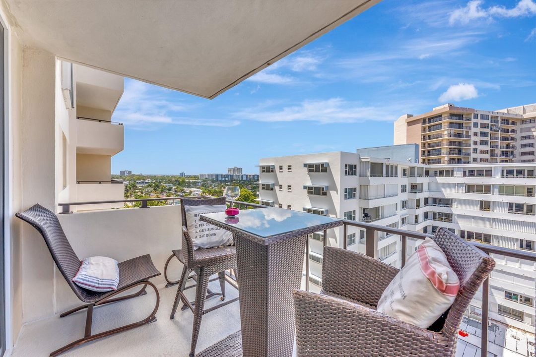 For Rent: $5,000 (2 beds, 2 baths, 1120 Square Feet)