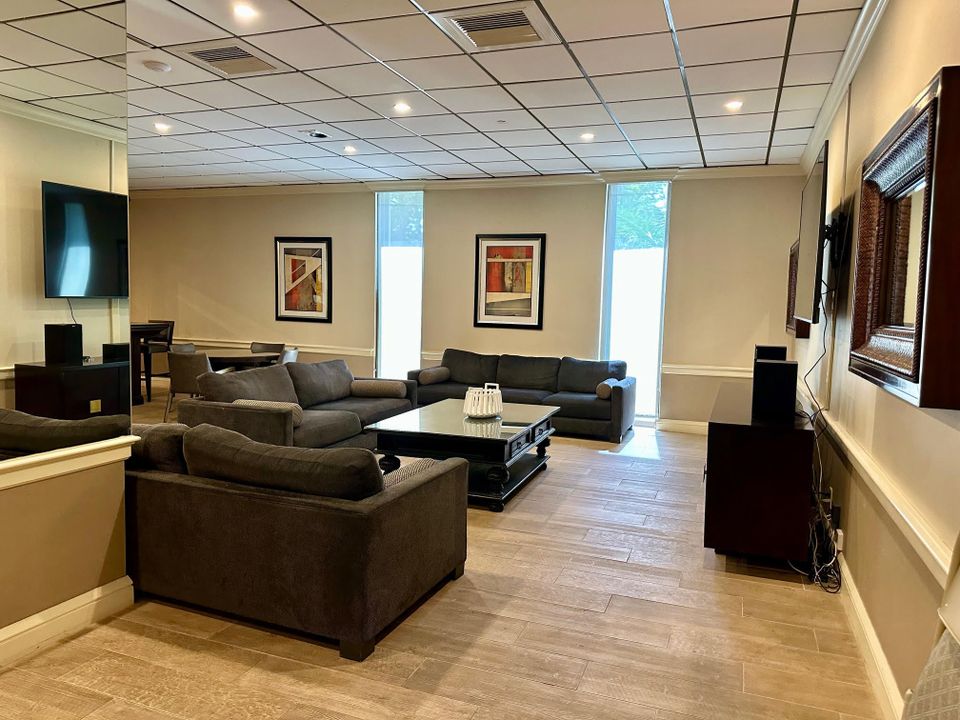 For Rent: $5,000 (2 beds, 2 baths, 1120 Square Feet)