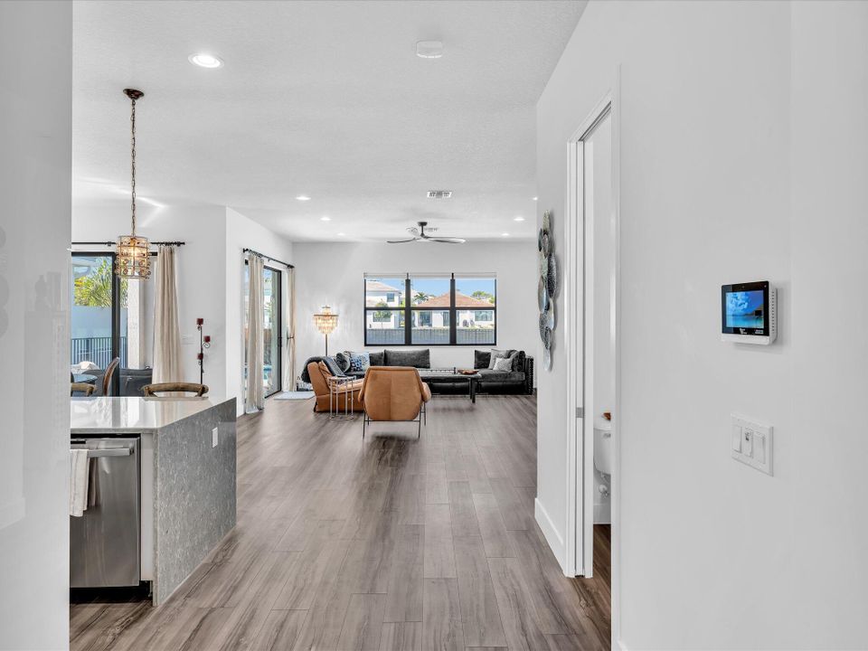 待售: $875,000 (3 贝兹, 2 浴室, 2105 平方英尺)