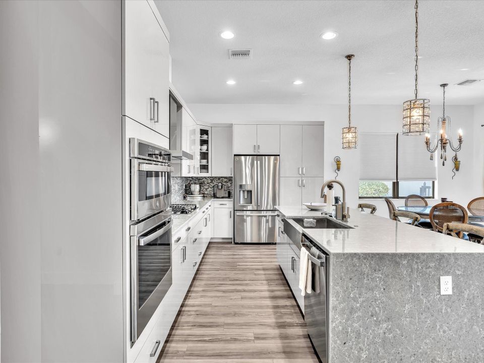 待售: $875,000 (3 贝兹, 2 浴室, 2105 平方英尺)