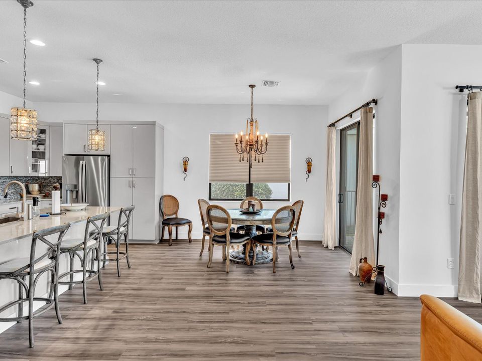 待售: $875,000 (3 贝兹, 2 浴室, 2105 平方英尺)