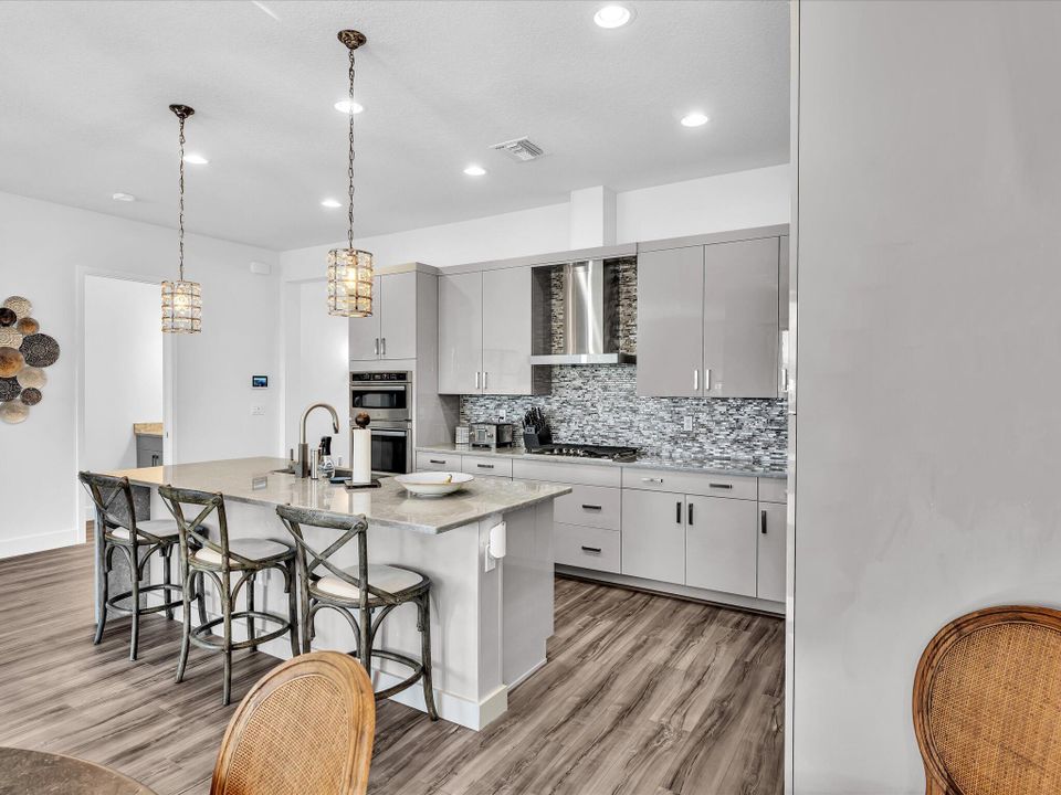 待售: $875,000 (3 贝兹, 2 浴室, 2105 平方英尺)