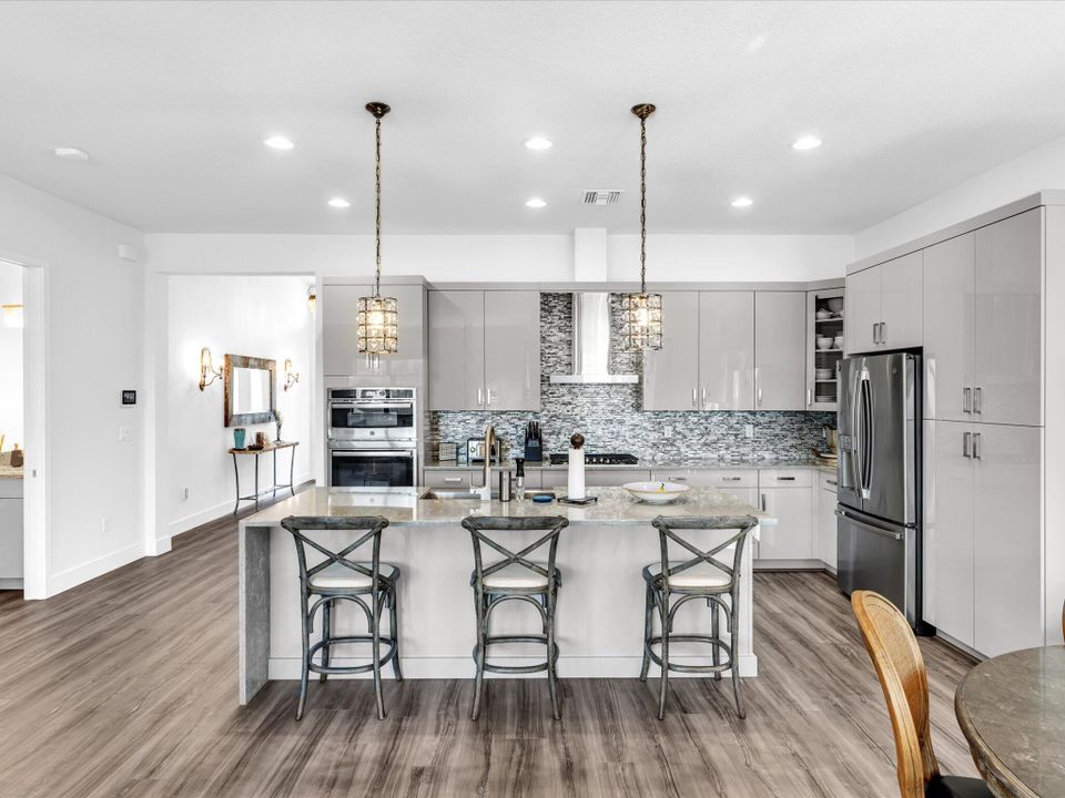 待售: $875,000 (3 贝兹, 2 浴室, 2105 平方英尺)