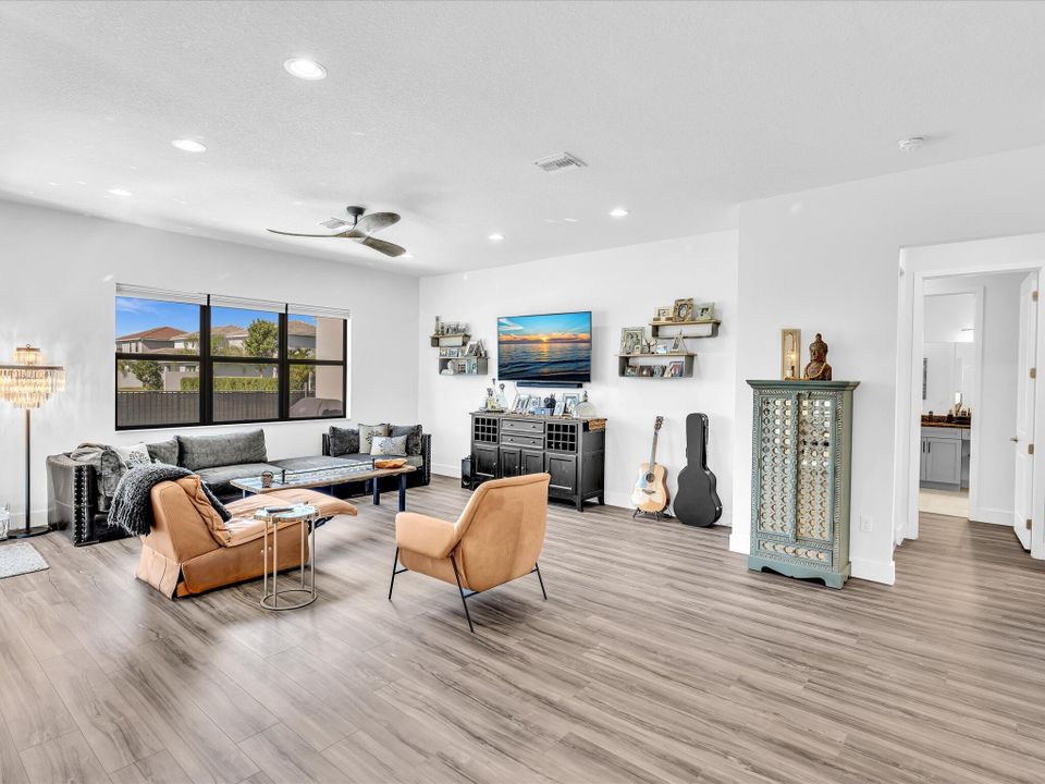 待售: $875,000 (3 贝兹, 2 浴室, 2105 平方英尺)