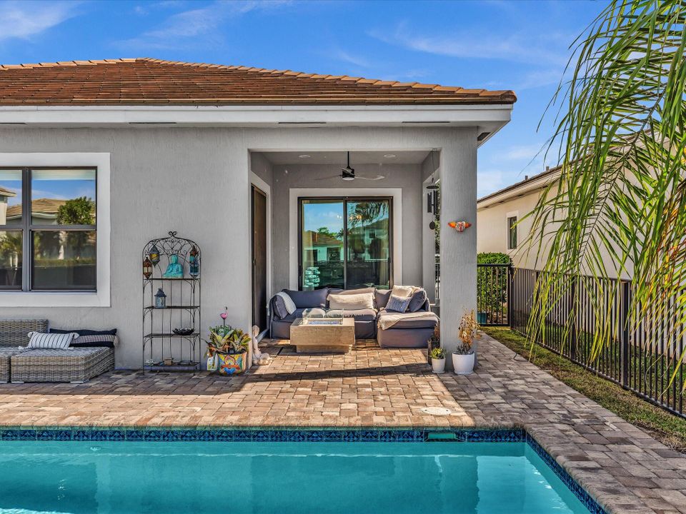 待售: $875,000 (3 贝兹, 2 浴室, 2105 平方英尺)