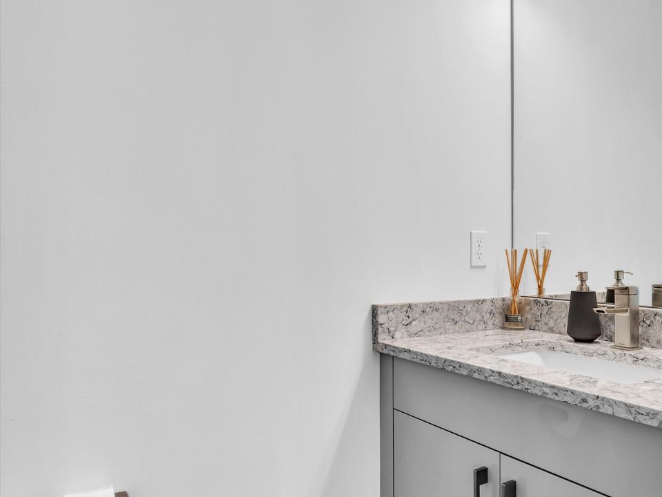 待售: $875,000 (3 贝兹, 2 浴室, 2105 平方英尺)