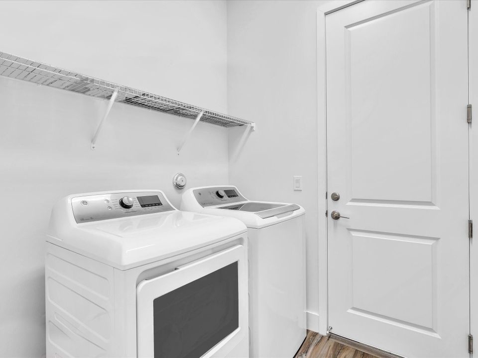 待售: $875,000 (3 贝兹, 2 浴室, 2105 平方英尺)