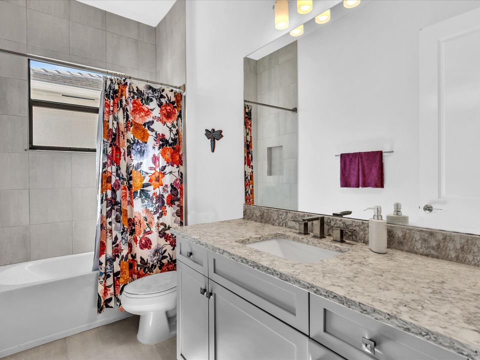 待售: $875,000 (3 贝兹, 2 浴室, 2105 平方英尺)