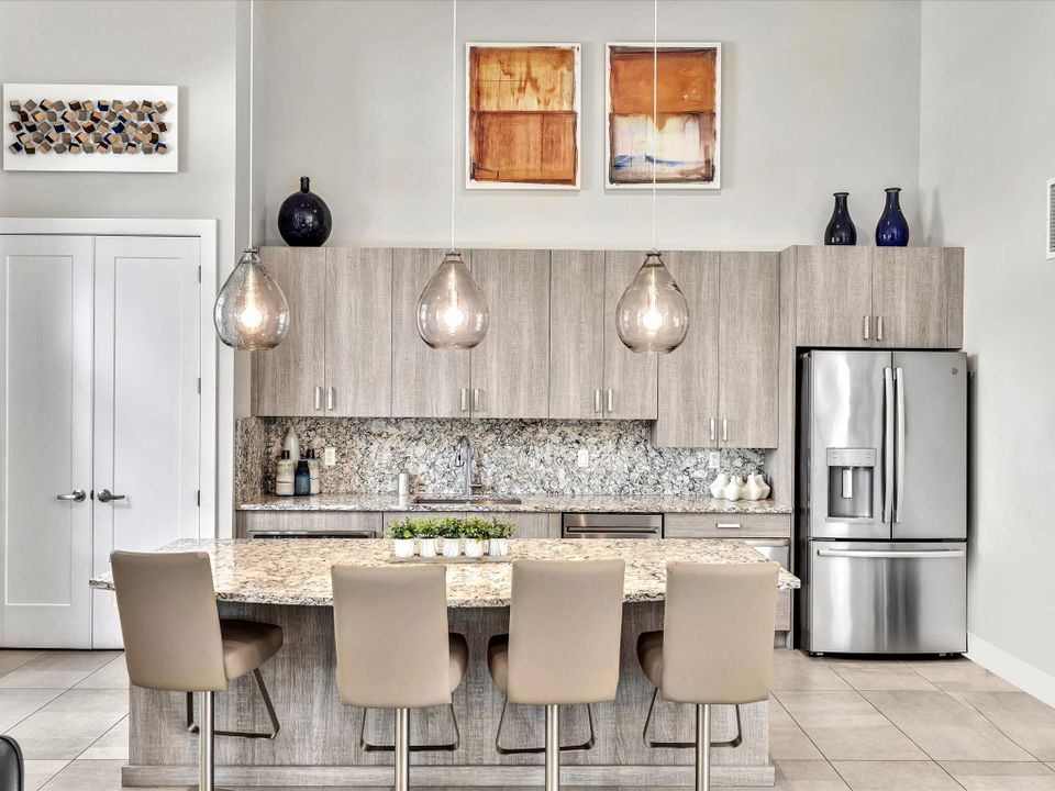 待售: $875,000 (3 贝兹, 2 浴室, 2105 平方英尺)