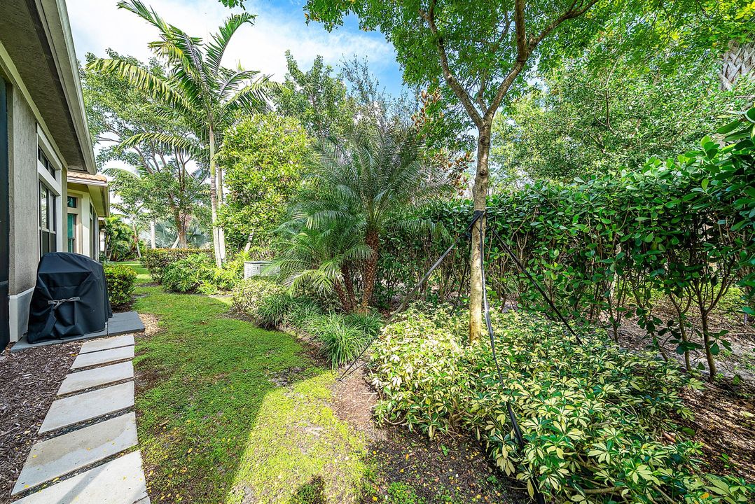 合同活跃: $975,000 (2 贝兹, 2 浴室, 2714 平方英尺)