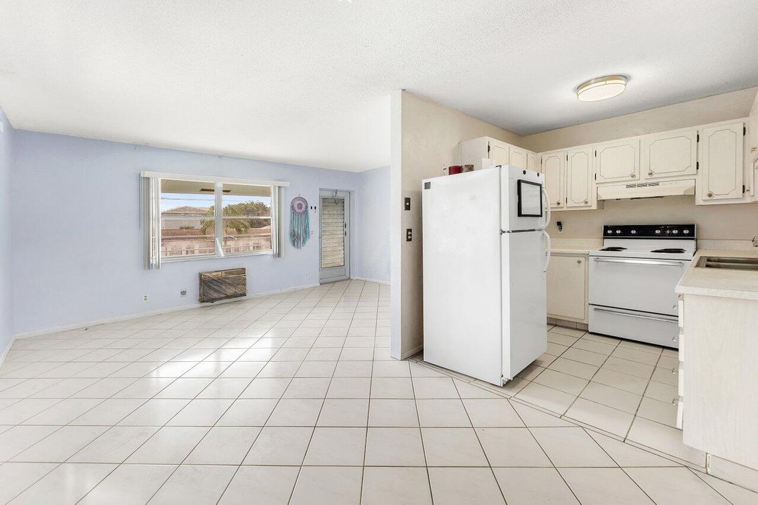 待售: $139,000 (1 贝兹, 1 浴室, 612 平方英尺)