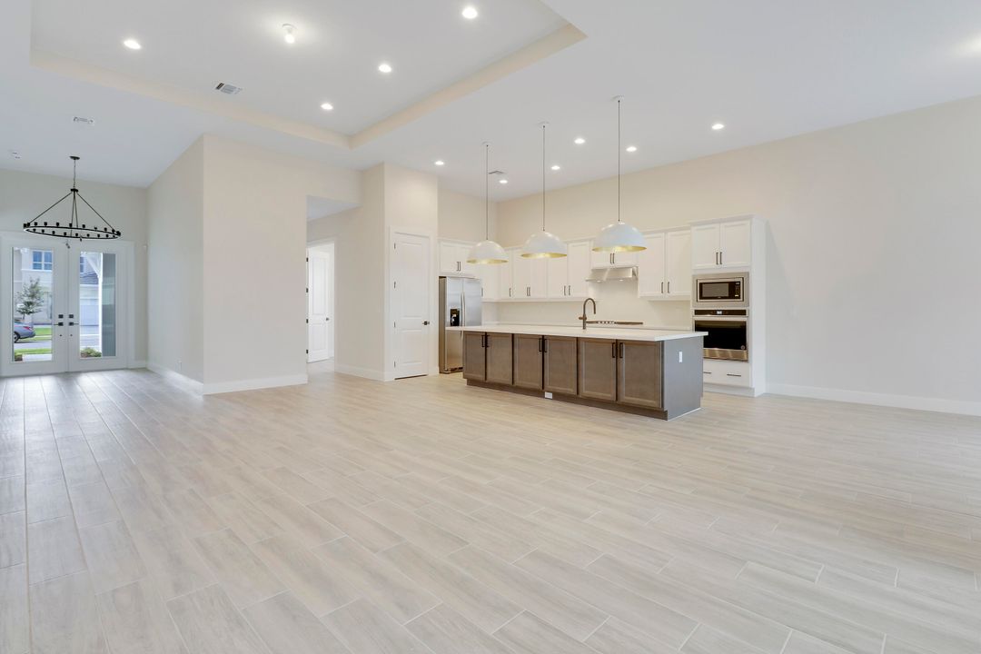 For Rent: $5,500 (3 beds, 2 baths, 2411 Square Feet)