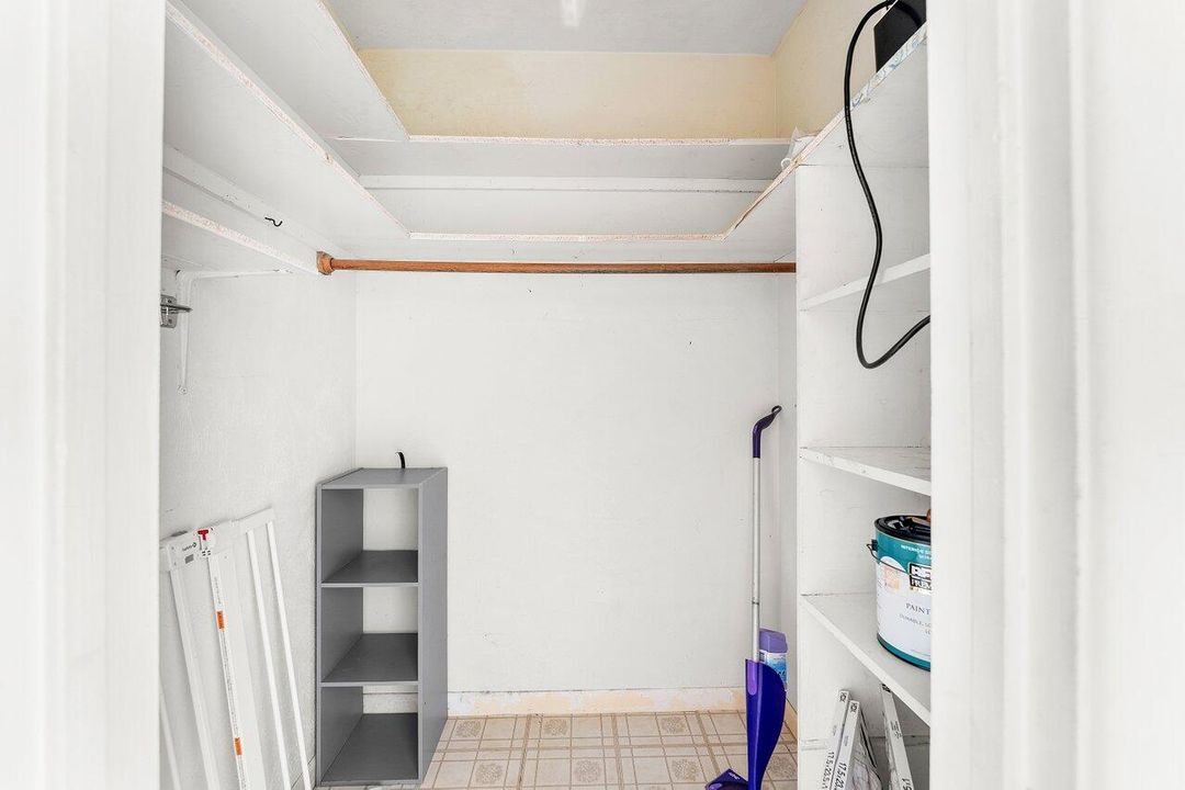 待售: $139,000 (1 贝兹, 1 浴室, 612 平方英尺)