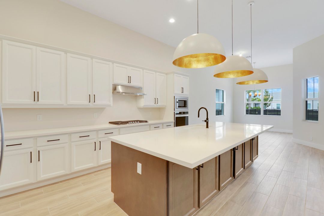 For Rent: $5,500 (3 beds, 2 baths, 2411 Square Feet)