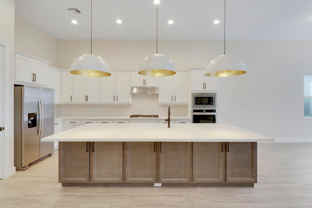 For Rent: $5,500 (3 beds, 2 baths, 2411 Square Feet)