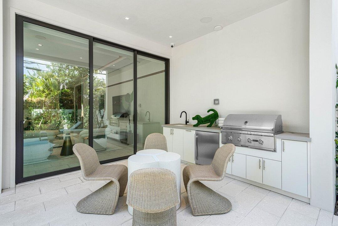 На продажу: $3,825,000 (4 спален, 3 ванн, 3001 Квадратных фут)