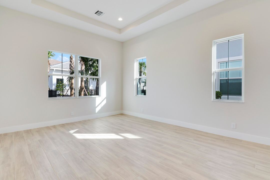 For Rent: $5,500 (3 beds, 2 baths, 2411 Square Feet)