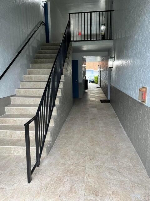 合同活跃: $330,000 (3 贝兹, 2 浴室, 1296 平方英尺)