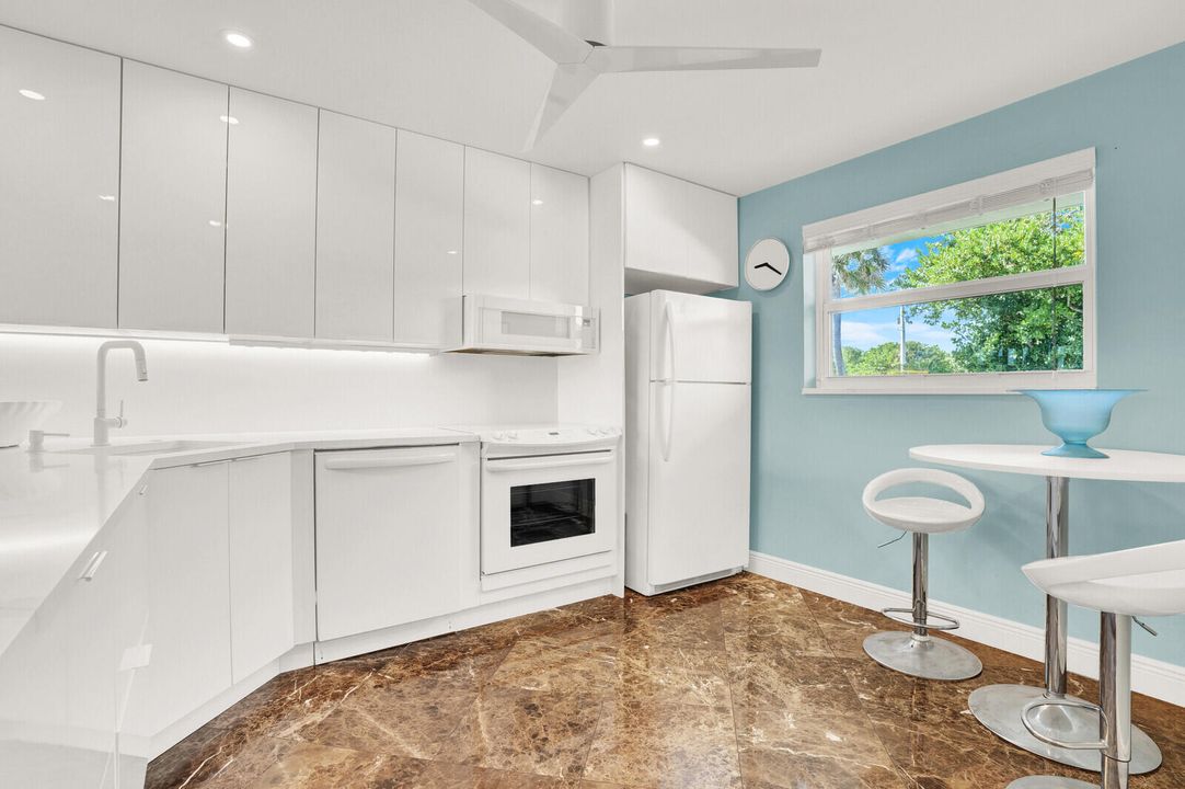 待售: $550,000 (2 贝兹, 2 浴室, 1260 平方英尺)