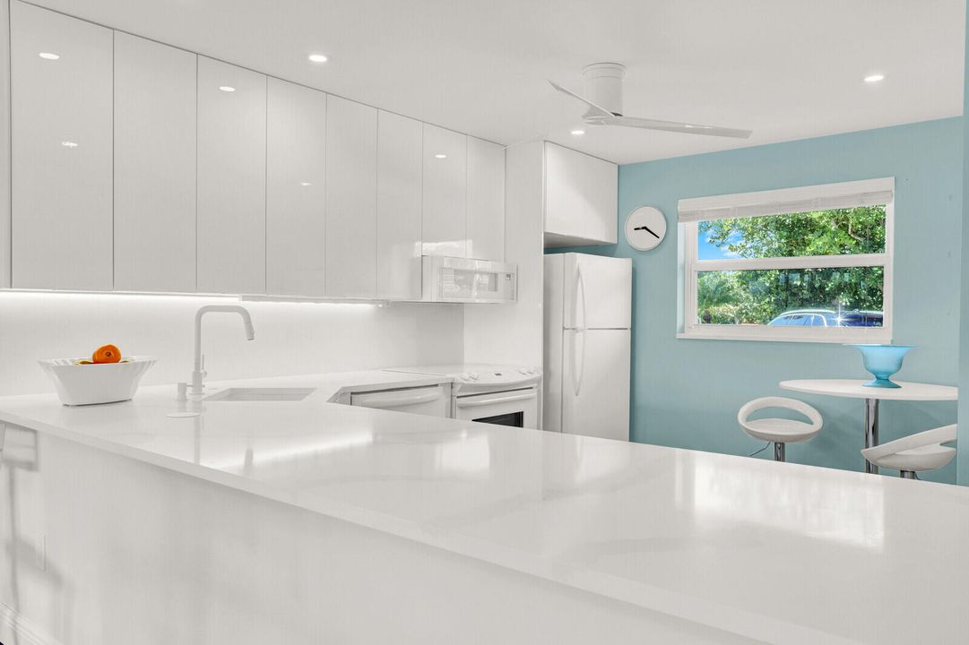 待售: $550,000 (2 贝兹, 2 浴室, 1260 平方英尺)