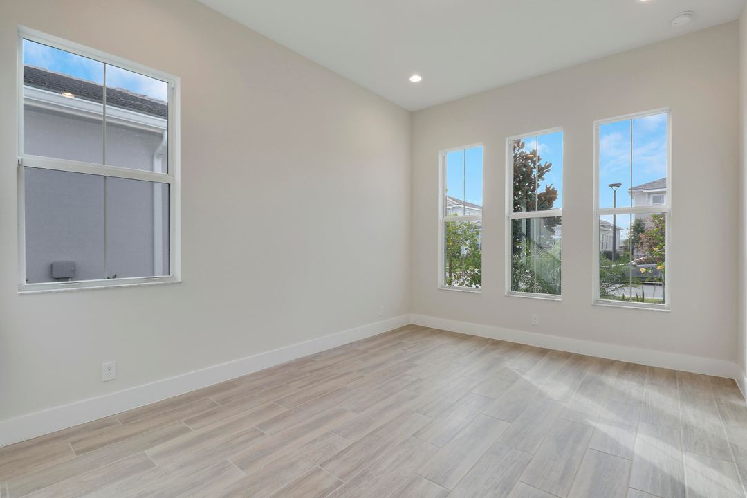 For Rent: $5,500 (3 beds, 2 baths, 2411 Square Feet)