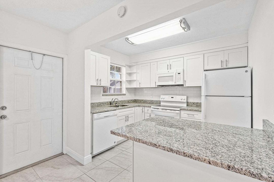 出租: $1,825 (1 贝兹, 1 浴室, 1656 平方英尺)