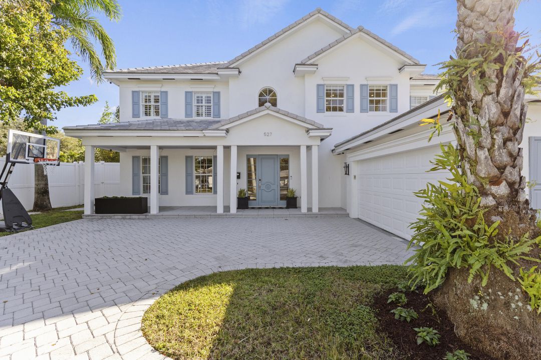 合同活跃: $4,255,000 (5 贝兹, 5 浴室, 4296 平方英尺)