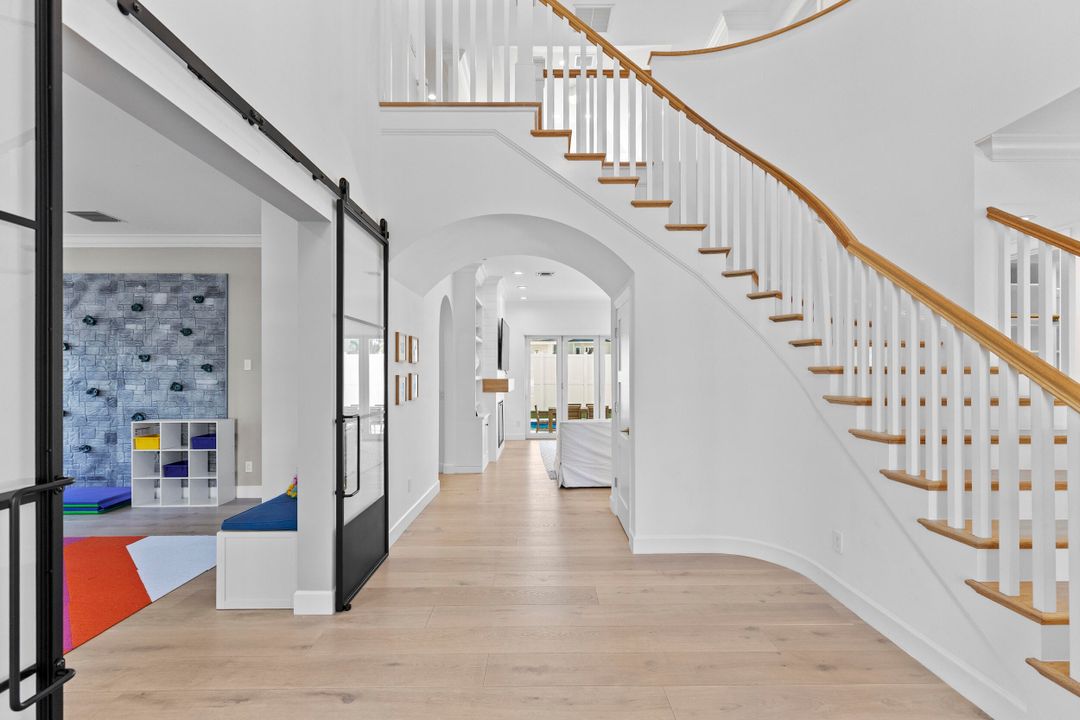 合同活跃: $4,255,000 (5 贝兹, 5 浴室, 4296 平方英尺)