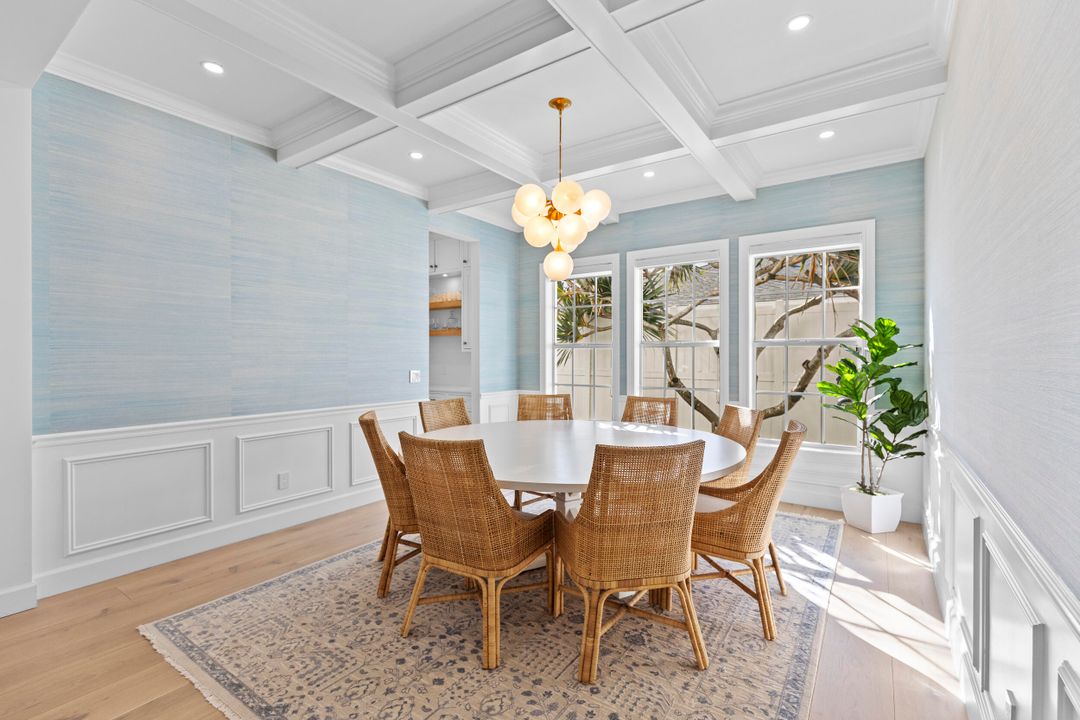 合同活跃: $4,255,000 (5 贝兹, 5 浴室, 4296 平方英尺)