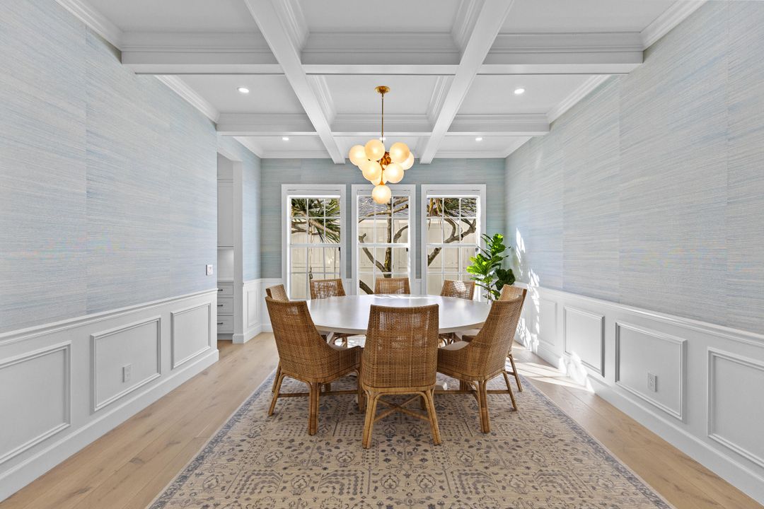 合同活跃: $4,255,000 (5 贝兹, 5 浴室, 4296 平方英尺)