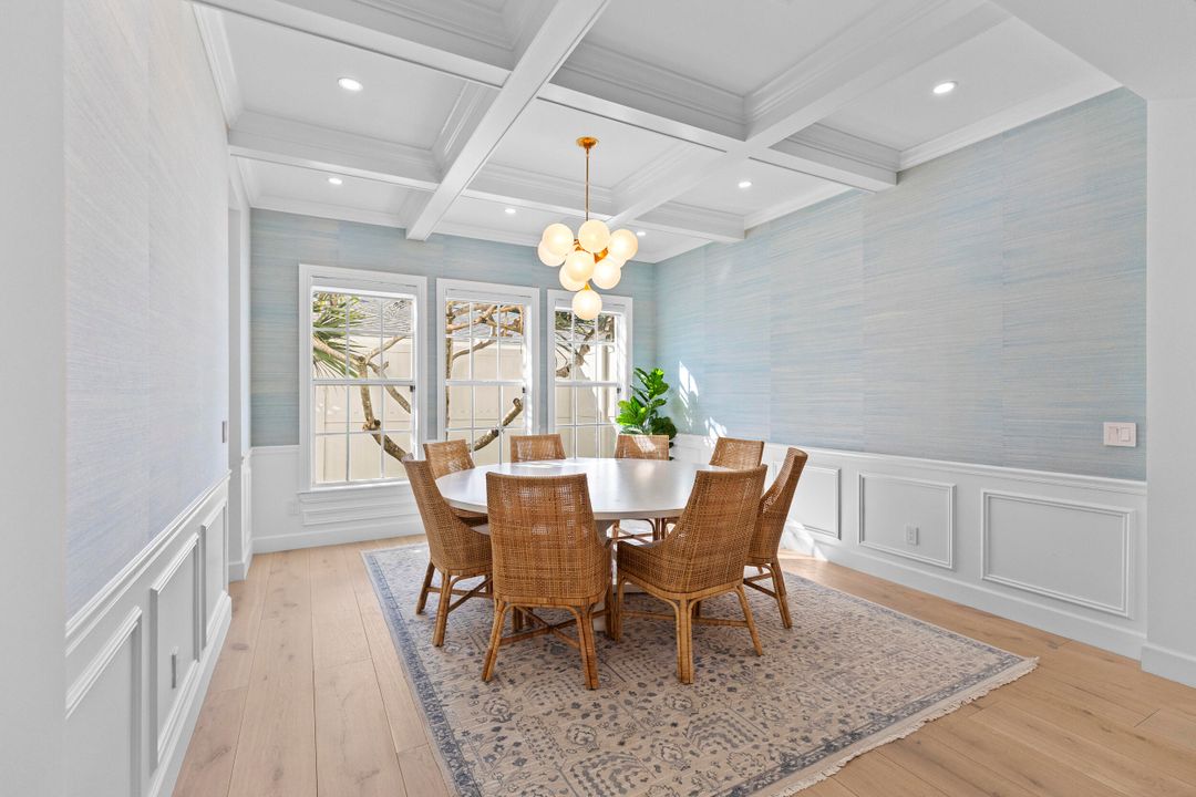 合同活跃: $4,255,000 (5 贝兹, 5 浴室, 4296 平方英尺)