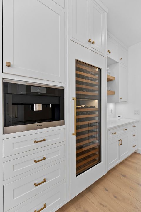 合同活跃: $4,255,000 (5 贝兹, 5 浴室, 4296 平方英尺)