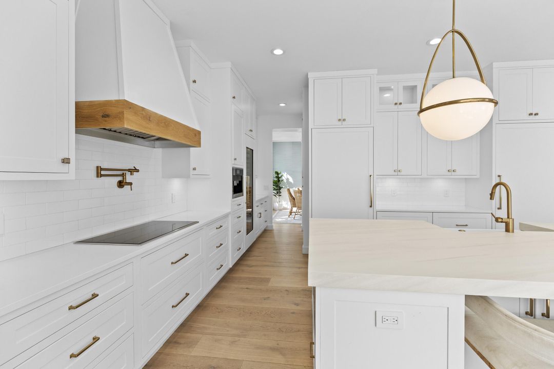 合同活跃: $4,255,000 (5 贝兹, 5 浴室, 4296 平方英尺)