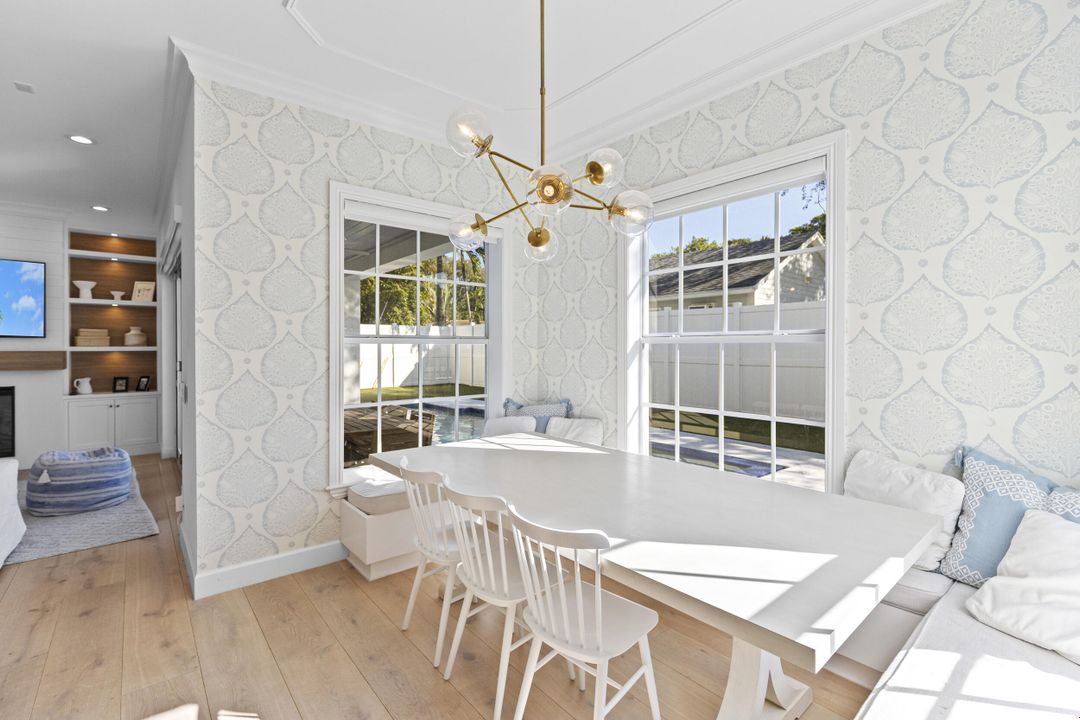 合同活跃: $4,255,000 (5 贝兹, 5 浴室, 4296 平方英尺)