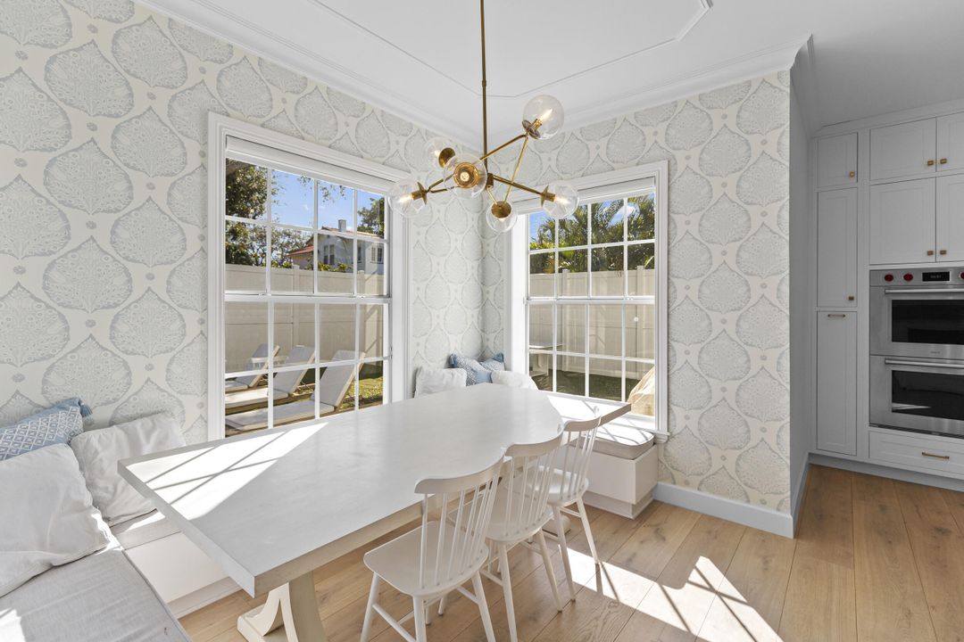 合同活跃: $4,255,000 (5 贝兹, 5 浴室, 4296 平方英尺)