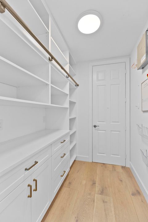 合同活跃: $4,255,000 (5 贝兹, 5 浴室, 4296 平方英尺)