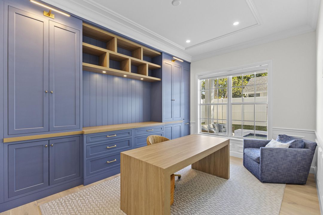 合同活跃: $4,255,000 (5 贝兹, 5 浴室, 4296 平方英尺)