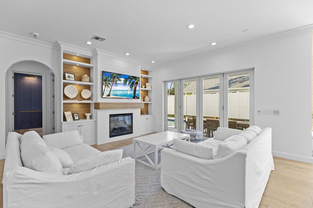 合同活跃: $4,255,000 (5 贝兹, 5 浴室, 4296 平方英尺)