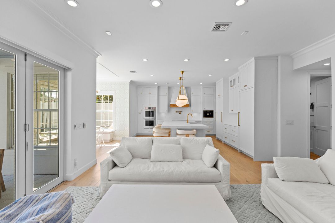 合同活跃: $4,255,000 (5 贝兹, 5 浴室, 4296 平方英尺)