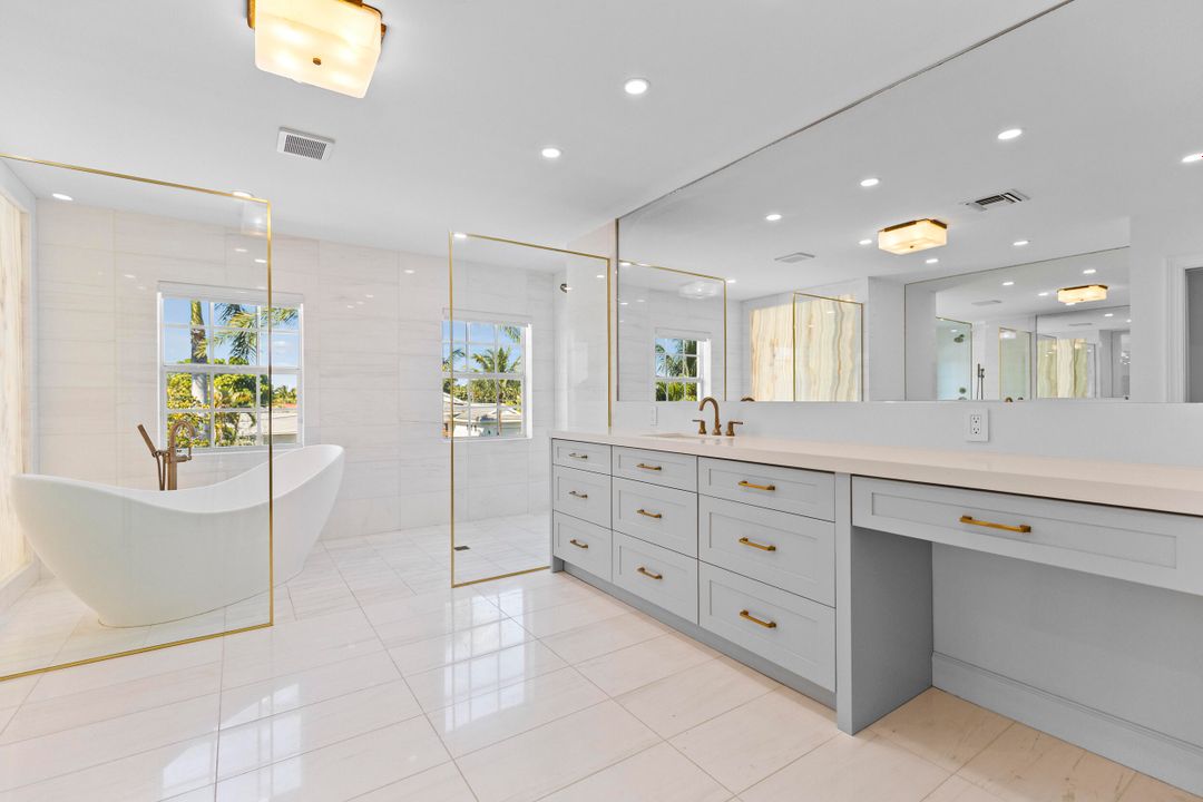 合同活跃: $4,255,000 (5 贝兹, 5 浴室, 4296 平方英尺)