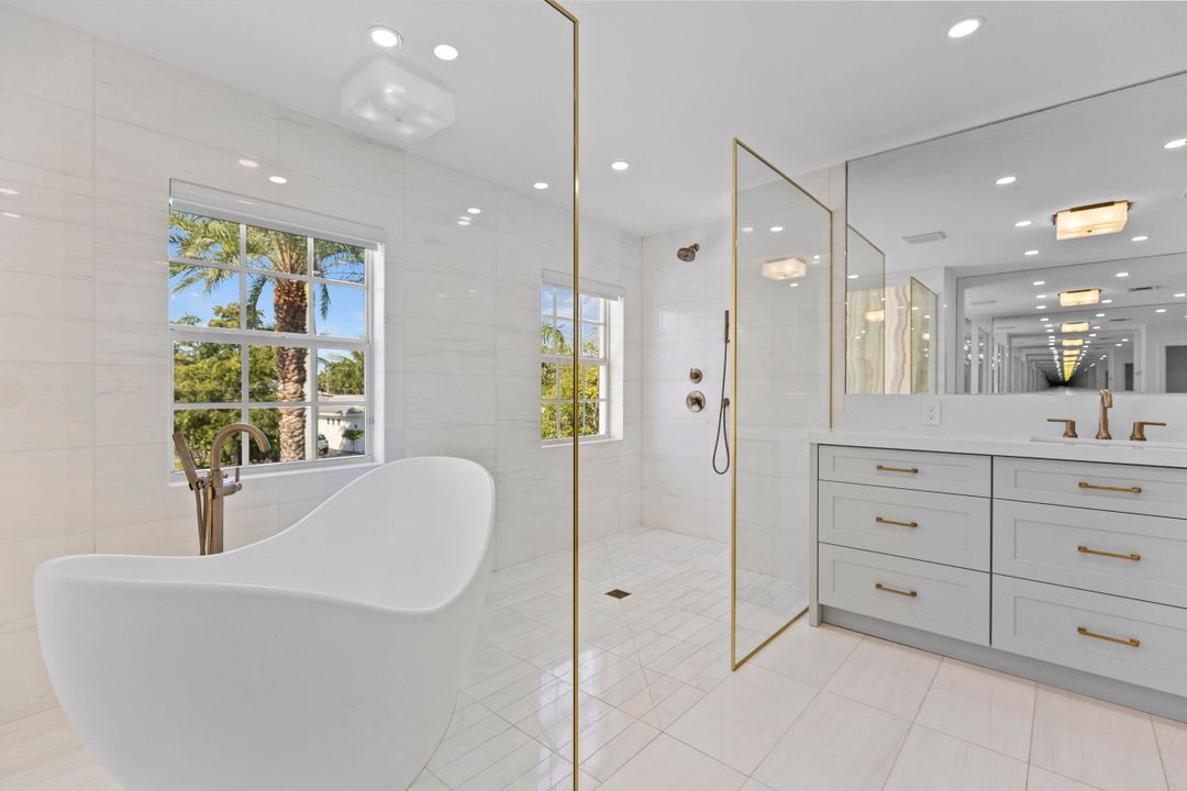 合同活跃: $4,255,000 (5 贝兹, 5 浴室, 4296 平方英尺)