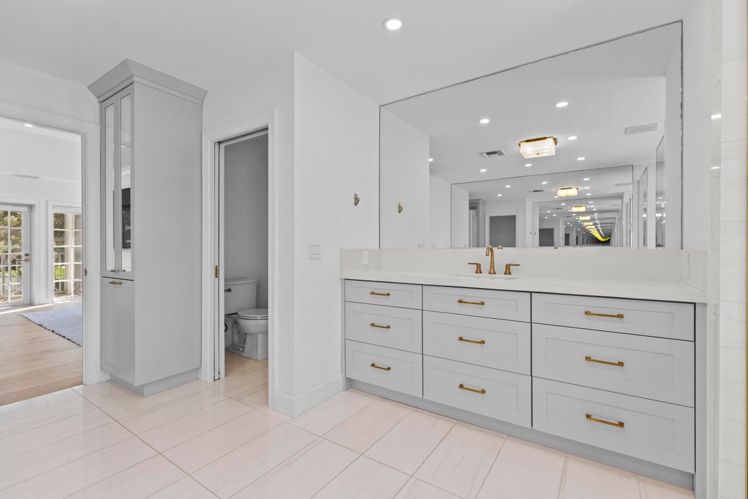 合同活跃: $4,255,000 (5 贝兹, 5 浴室, 4296 平方英尺)