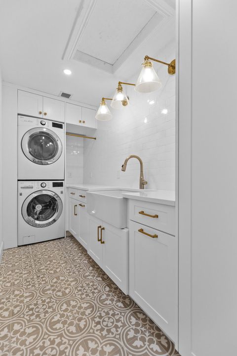 合同活跃: $4,255,000 (5 贝兹, 5 浴室, 4296 平方英尺)